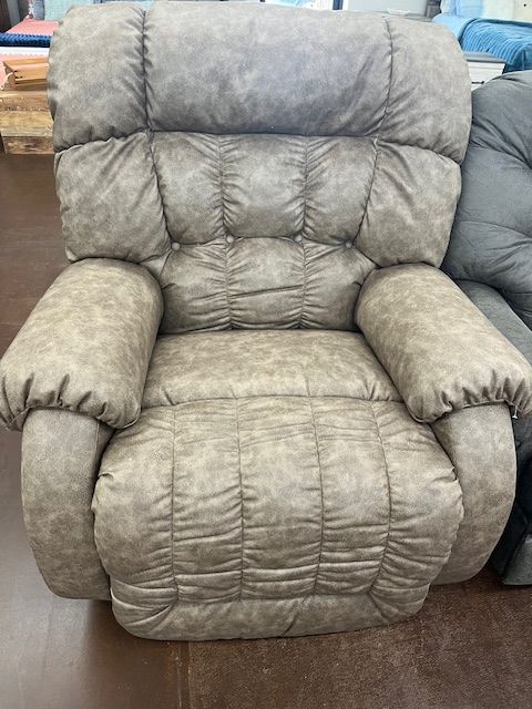 RAKE OVERSIZED RECLINER