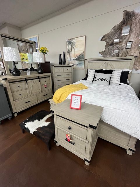 QUEEN BED