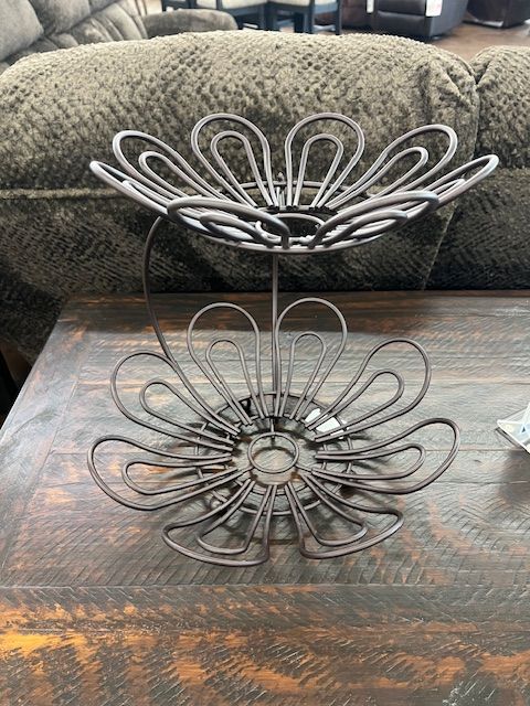DOUBLE PETAL STAND
