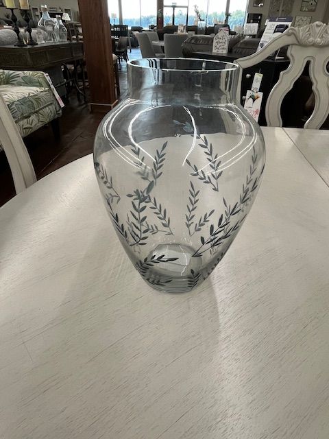 GLASS VASE