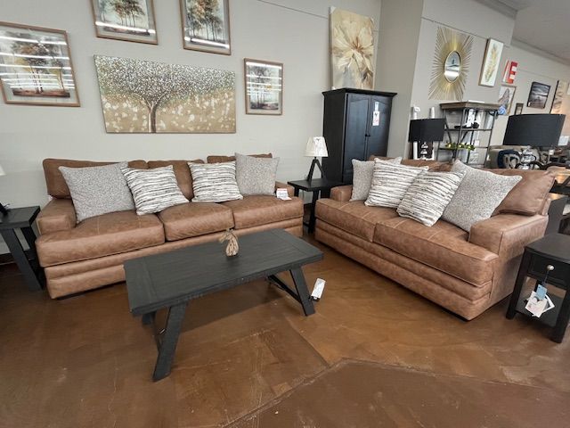 REGENT LOVESEAT