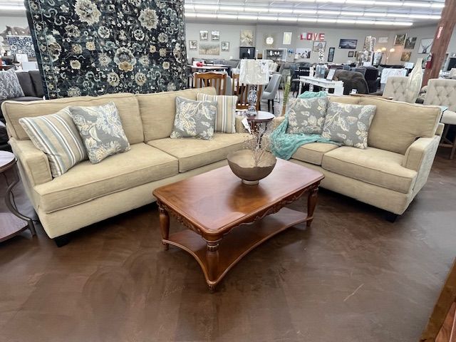 DISTRICT LOVESEAT