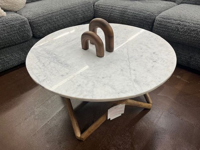 COCKTAIL TABLE