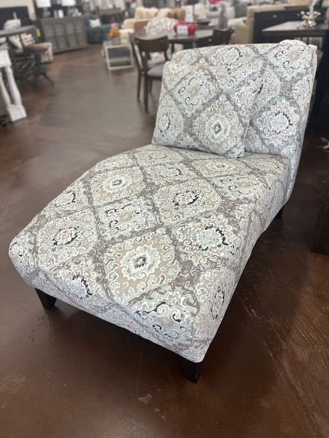 CHAISE