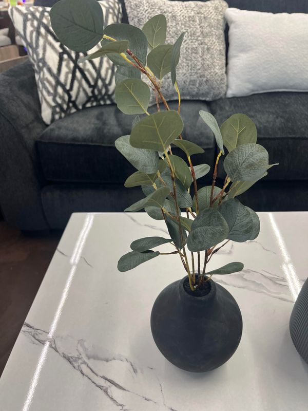 GREENERY IN MATTE BLACK PLANTER VASE