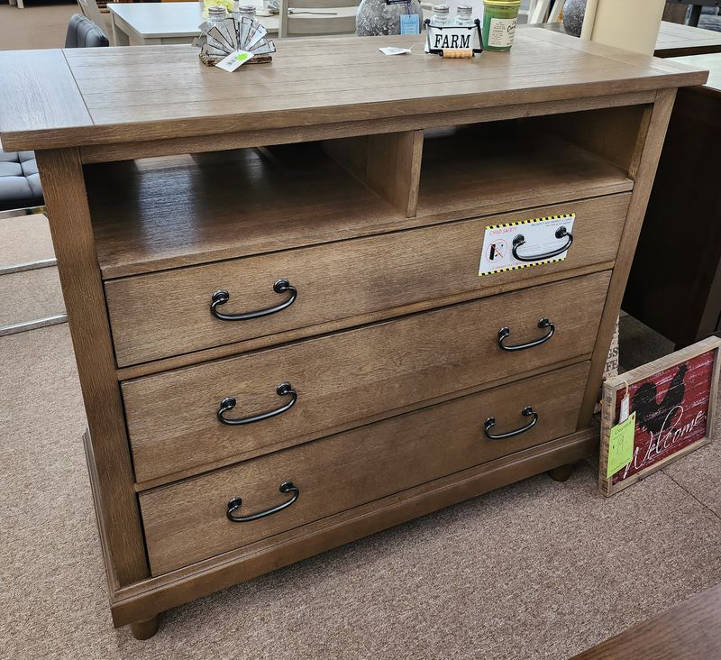 SAVANNAH TV STAND  1145