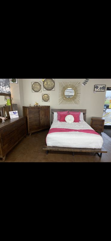 PASCO QUEEN BED