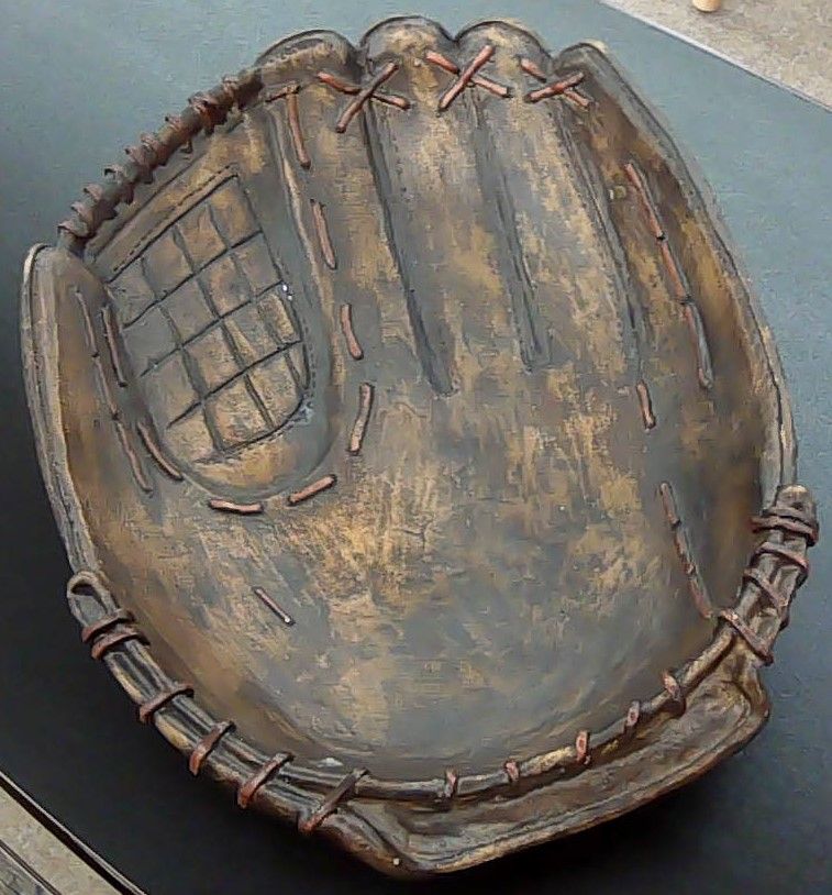 BASEBALL GLOVE TRAY 81565