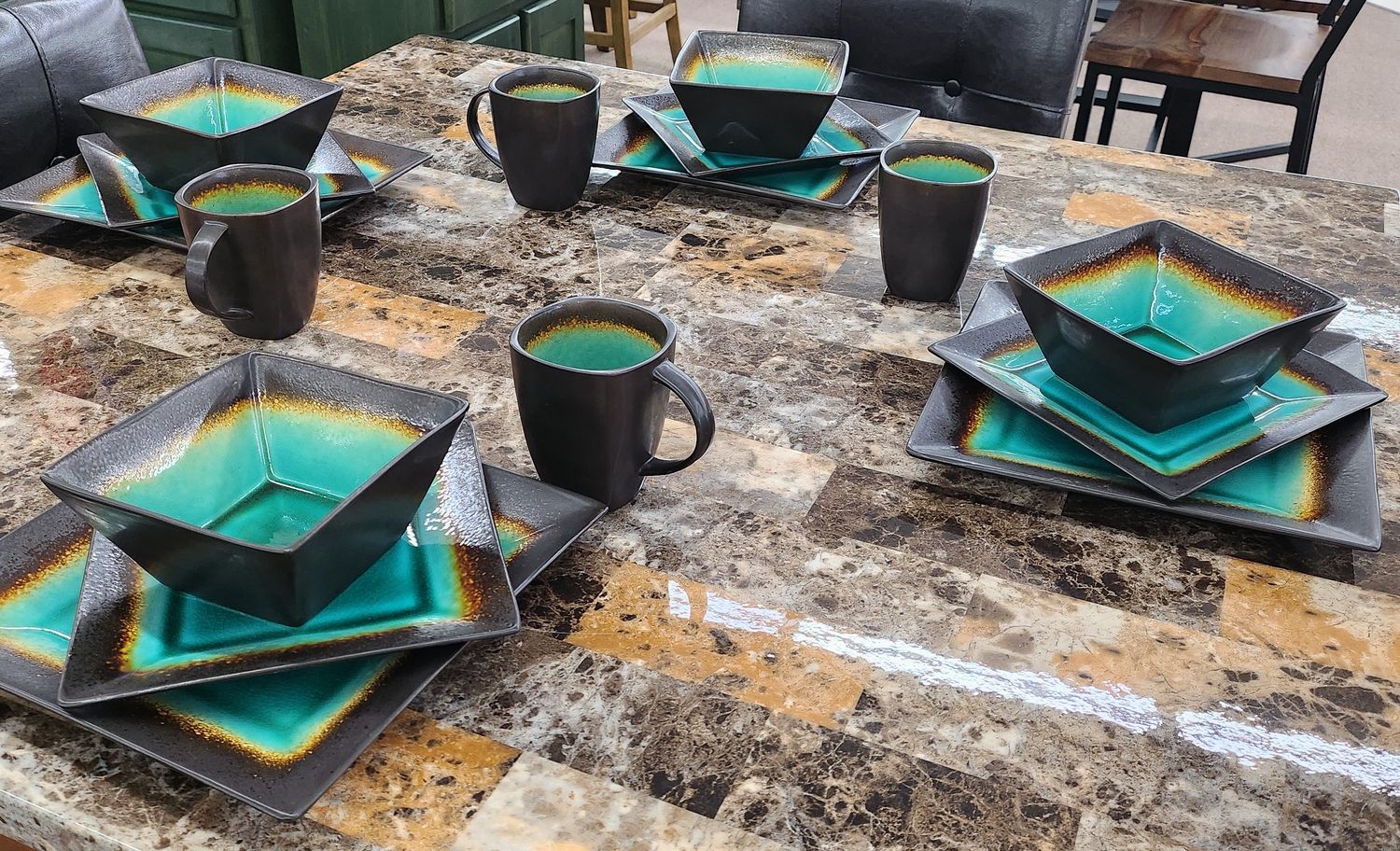 4 PERSON PLATE SET WAR045