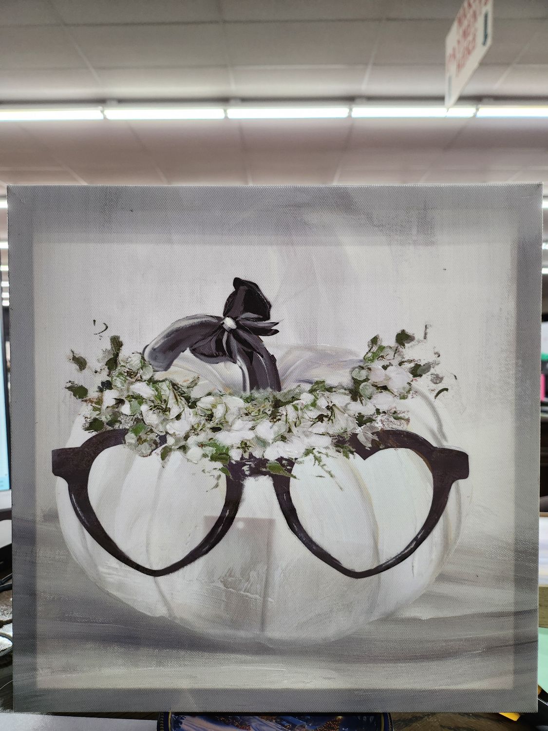 WHITE PUMPKIN WITH HEART GLASSES