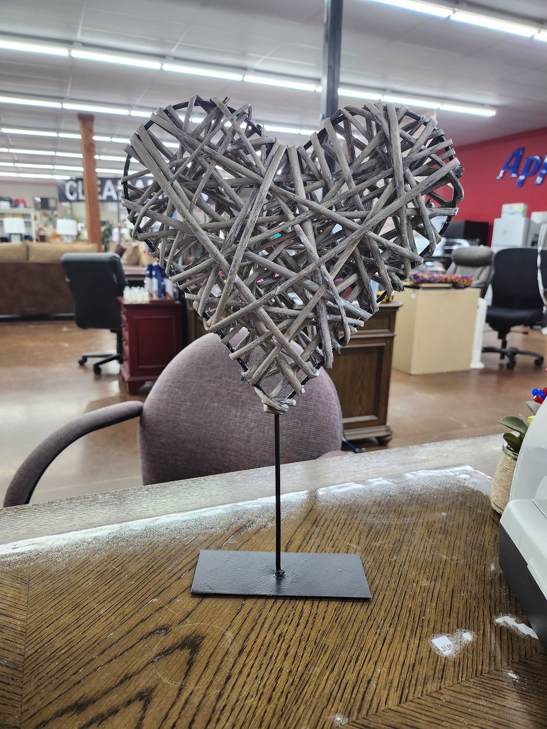 WOVEN HEART ON STAND