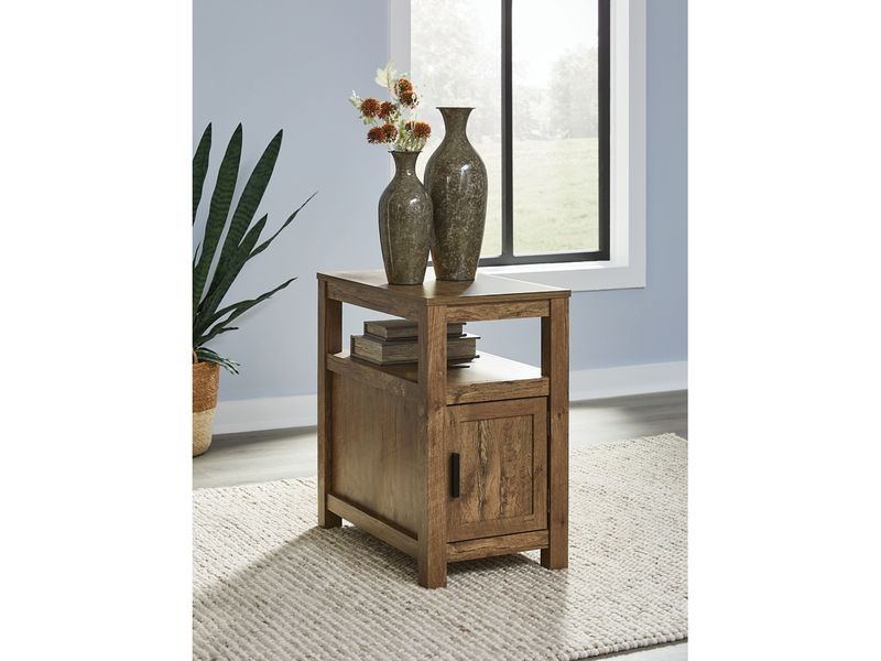Fendenmore Chairside End table T190-117