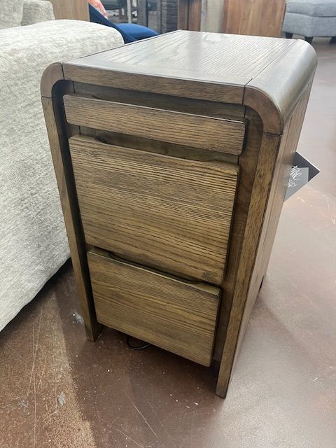 Chairside End Table  a4000636