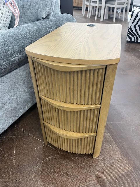 Chairside End Table T208-317