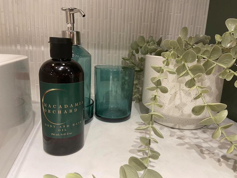Why Macadamia Orchard Body and Hair Oil is the Perfect Facial Oil