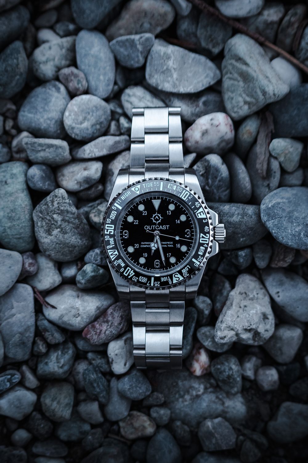 OUTCAST Multi-Purpose Men's Tool Watch for Outdoor Adventures