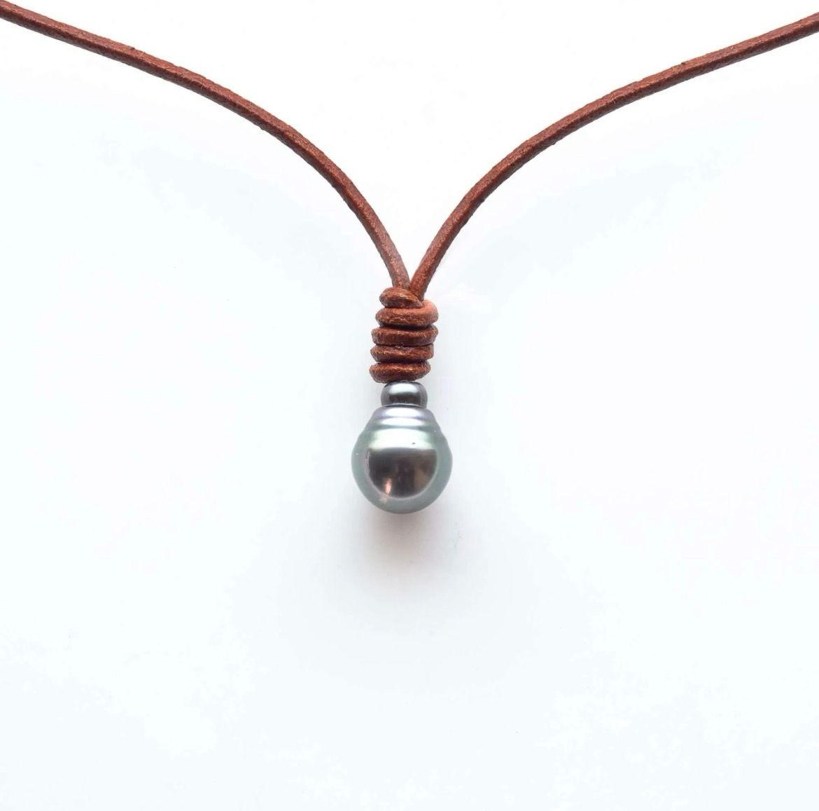 Bondi Noir – Tahitian Pearl Leather Necklace