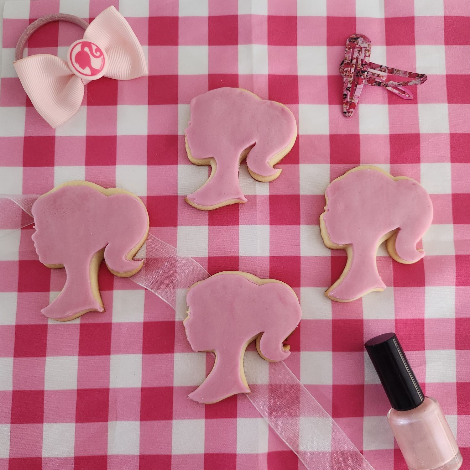 Barbie inspired Silhouette Cookie