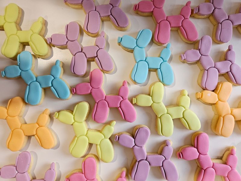 Balloon dog cookie