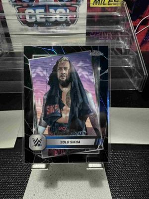 2025 WWE Topps Chrome Solo Sikoa Black Refractor /10 #17