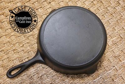 Single-Notch Lodge #6 Cast Iron Skillet (1930s)
