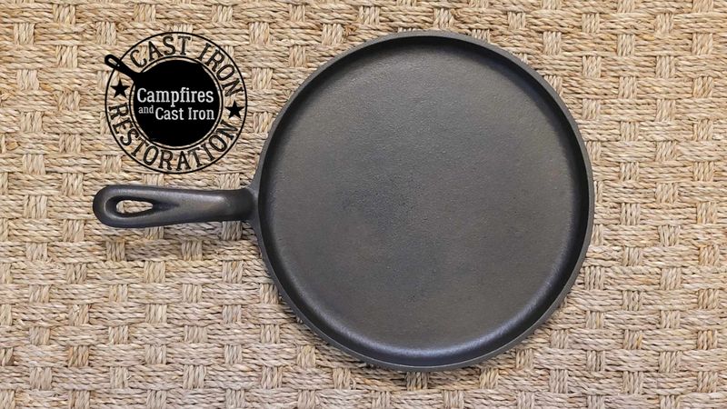Unmarked Lodge #8 Cast Iron Griddle (1940s)