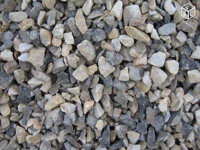 Graviers concassés, sable et roches