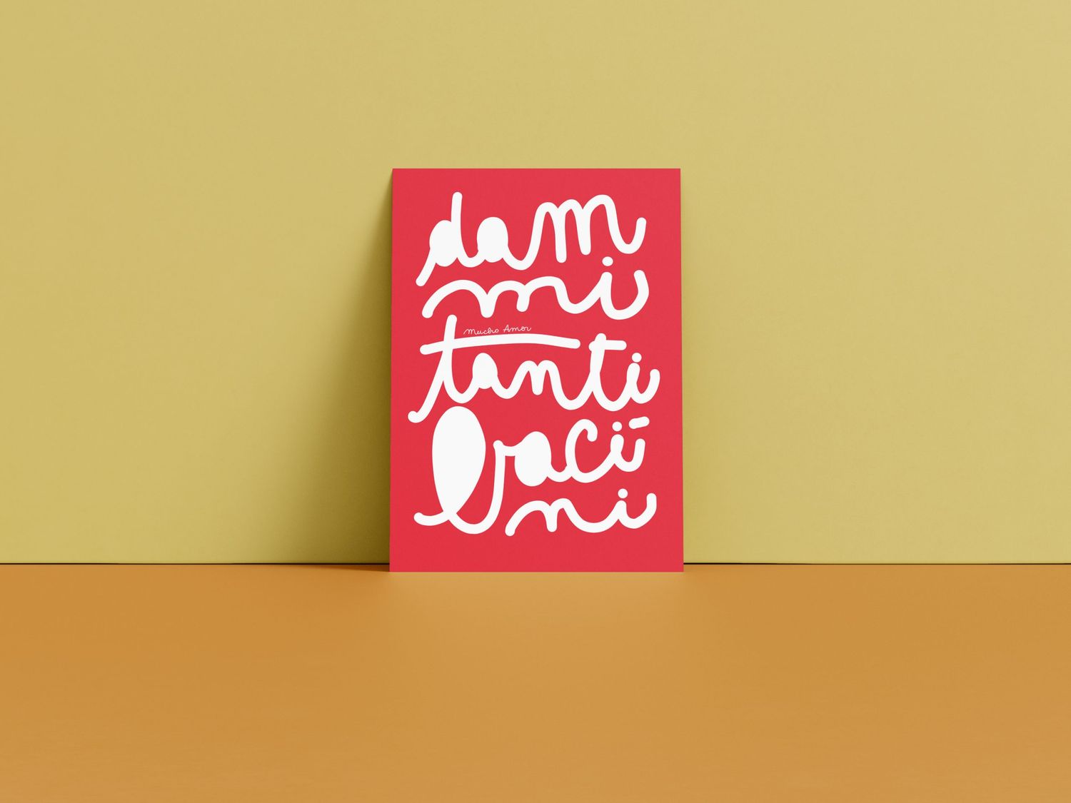 Amorino di Mucho Amor con la frase "dammi tanti bacini", biglietto in carta riciclata