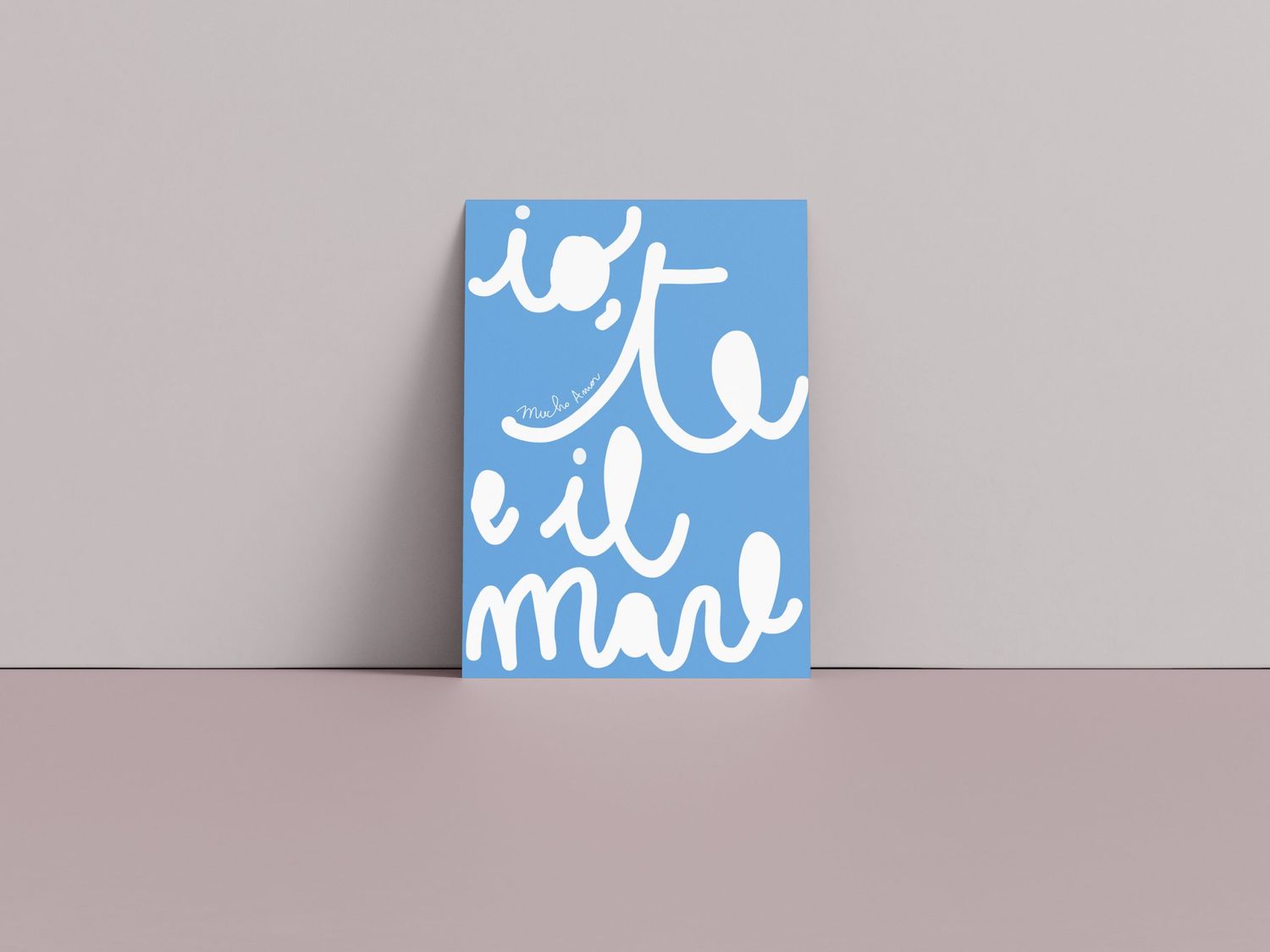 Amorino di Mucho Amor con la frase "io te e il mare", biglietto in carta riciclata