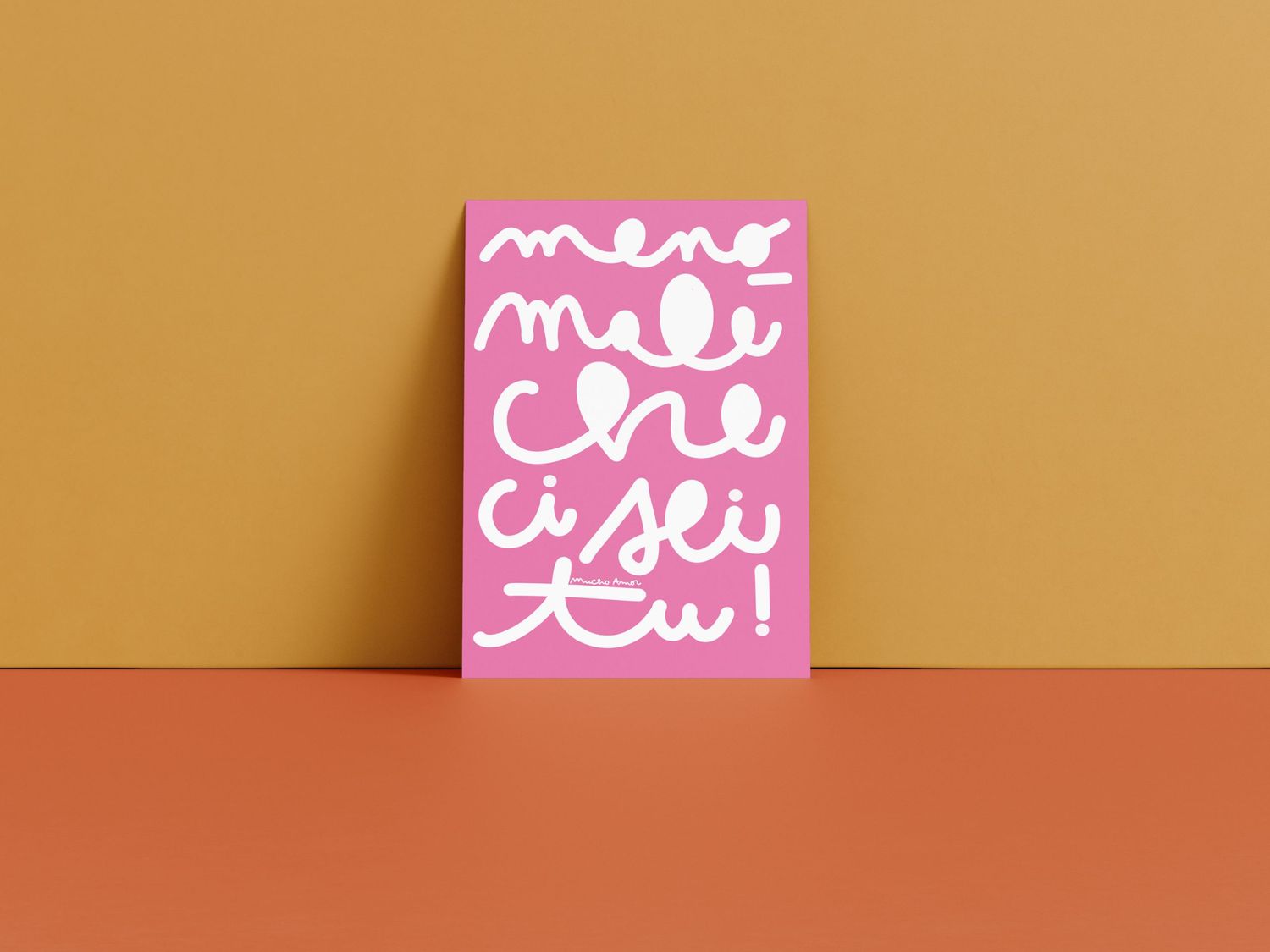 Amorino di Mucho Amor con la frase "meno male che ci sei tu", biglietto in carta riciclata