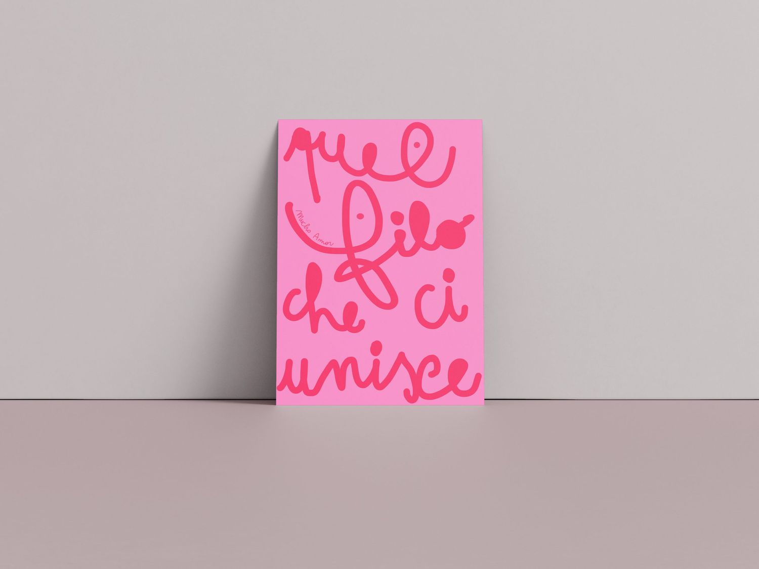 Amorino di Mucho Amor con la frase "quel filo che ci unisce", biglietto in carta riciclata