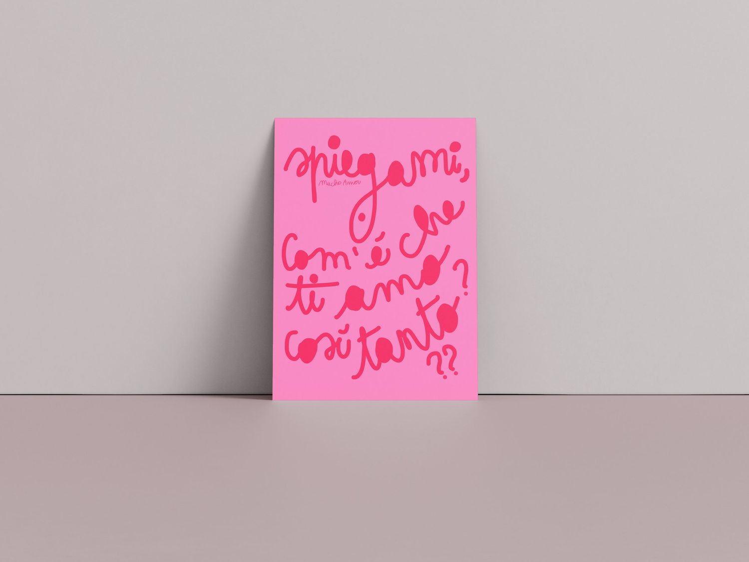 Amorino di Mucho Amor con la frase "spiegami com'è che ti amo così tanto", biglietto in carta ricic…