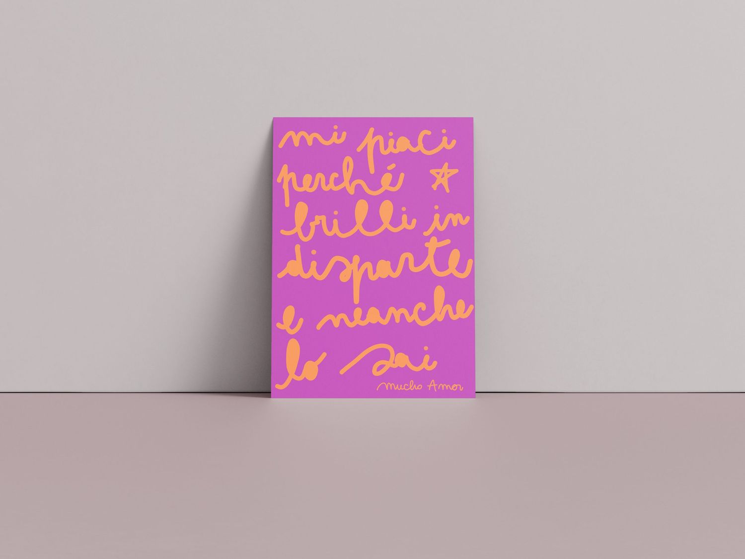 Amorino di Mucho Amor con la frase "mi piaci perché brilli in disparte", biglietto in carta ricicla…