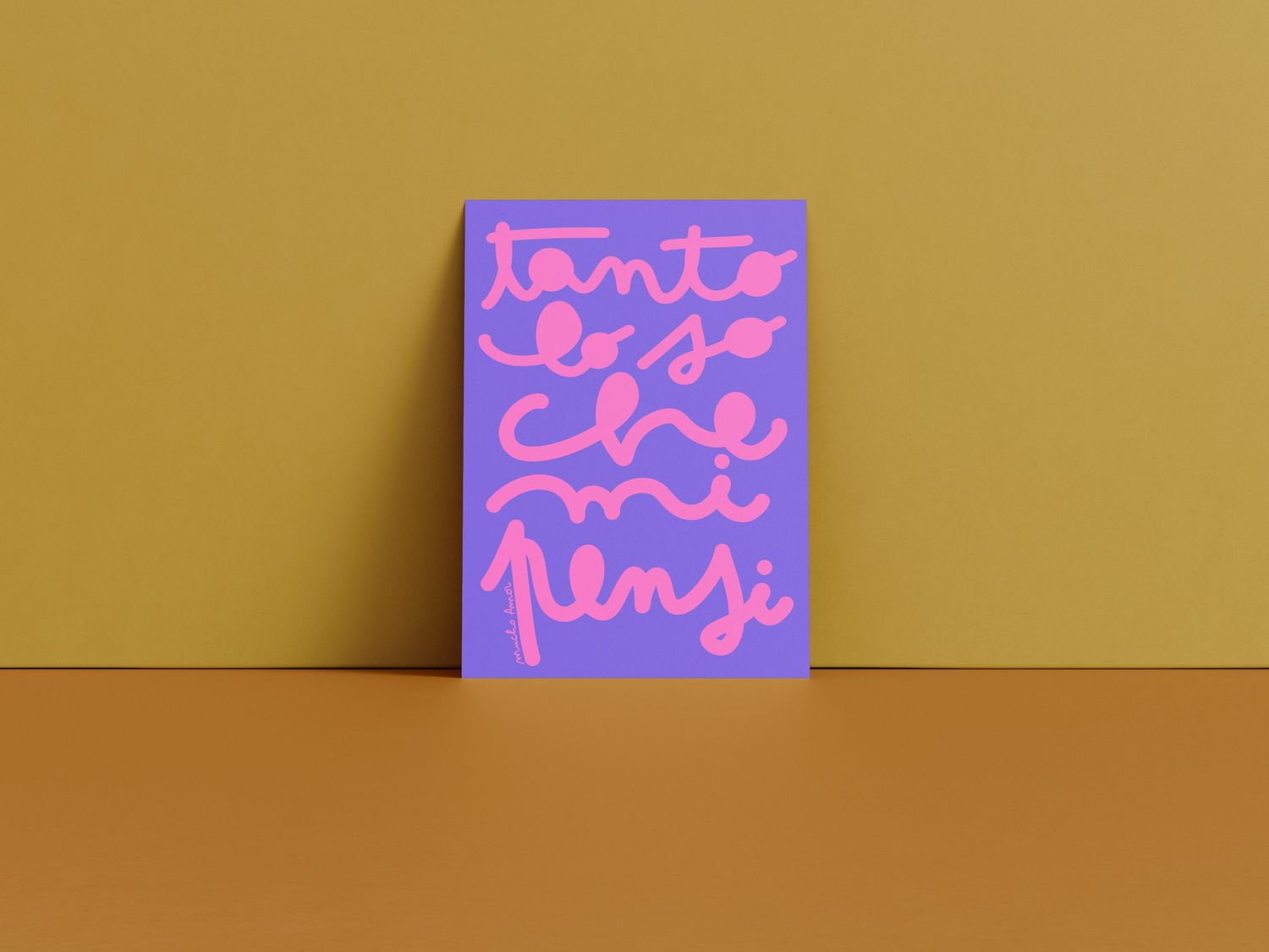 Amorino di Mucho Amor con la frase "tanto lo so che mi pensi", biglietto in carta riciclata