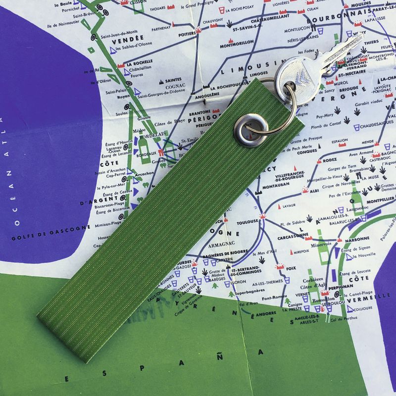 Schlüsselband aus neuem, originalen 2CV Rolldach Verdeckstoff grün