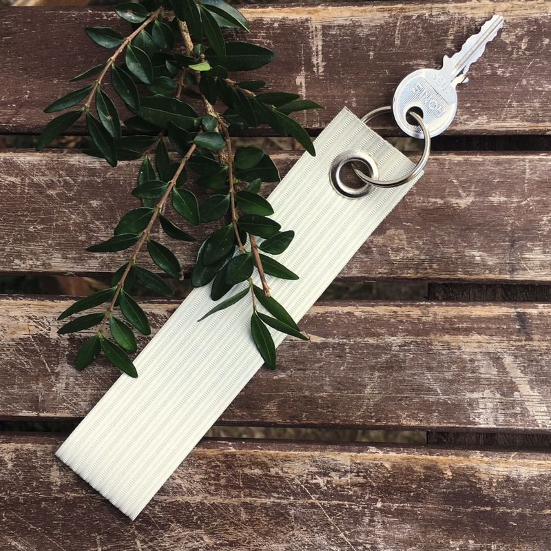 Schlüsselband aus neuem, originalen 2CV Rolldach Verdeckstoff weiß