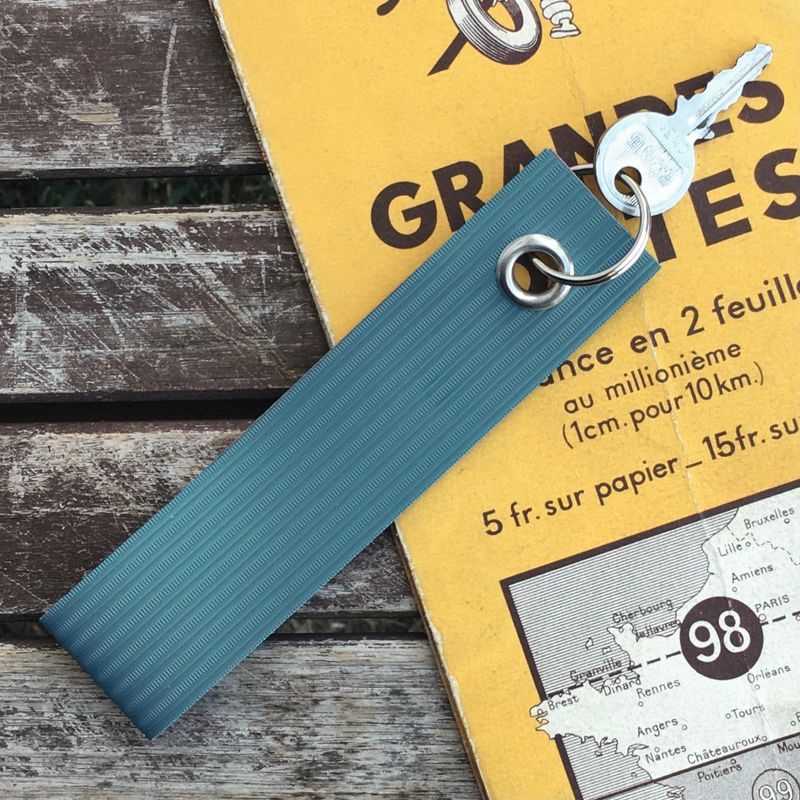 Schlüsselband aus neuem, originalen 2CV Rolldach Verdeckstoff blau