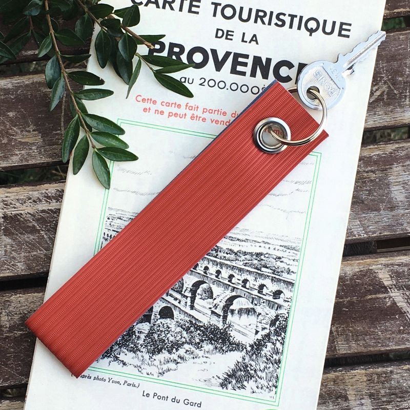 Schlüsselband aus neuem, originalen 2CV Rolldach Verdeckstoff rot