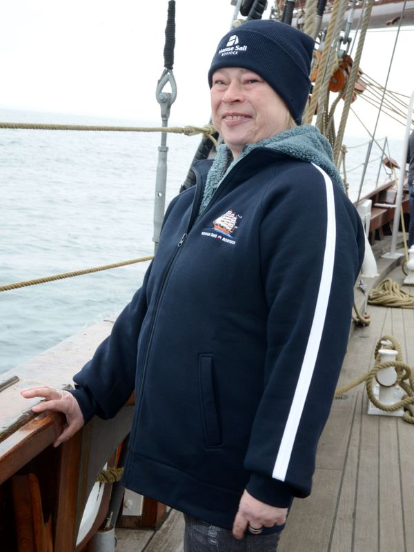 Sweatjacke mit Kontraststreifen