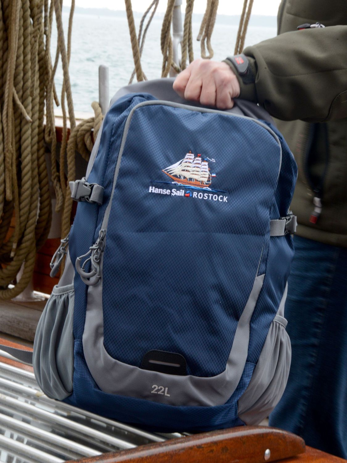 Rucksack mit Fronttasche groß