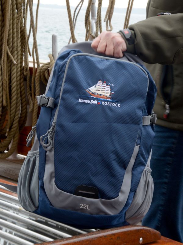 Rucksack mit Fronttasche groß