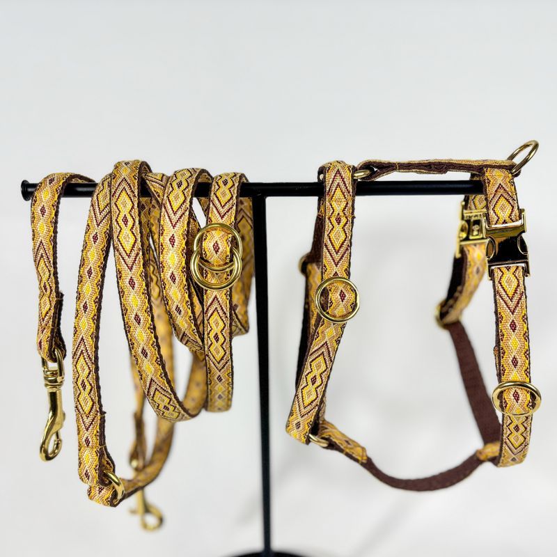 Handgefertigtes Hundegeschirr „Golden Tribe“ – für Alltag & Abenteuer