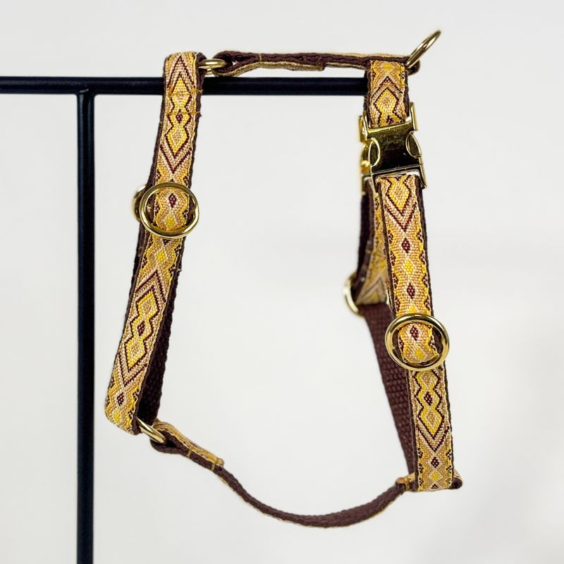Handgefertigtes Hundegeschirr „Golden Tribe“ – für Alltag & Abenteuer