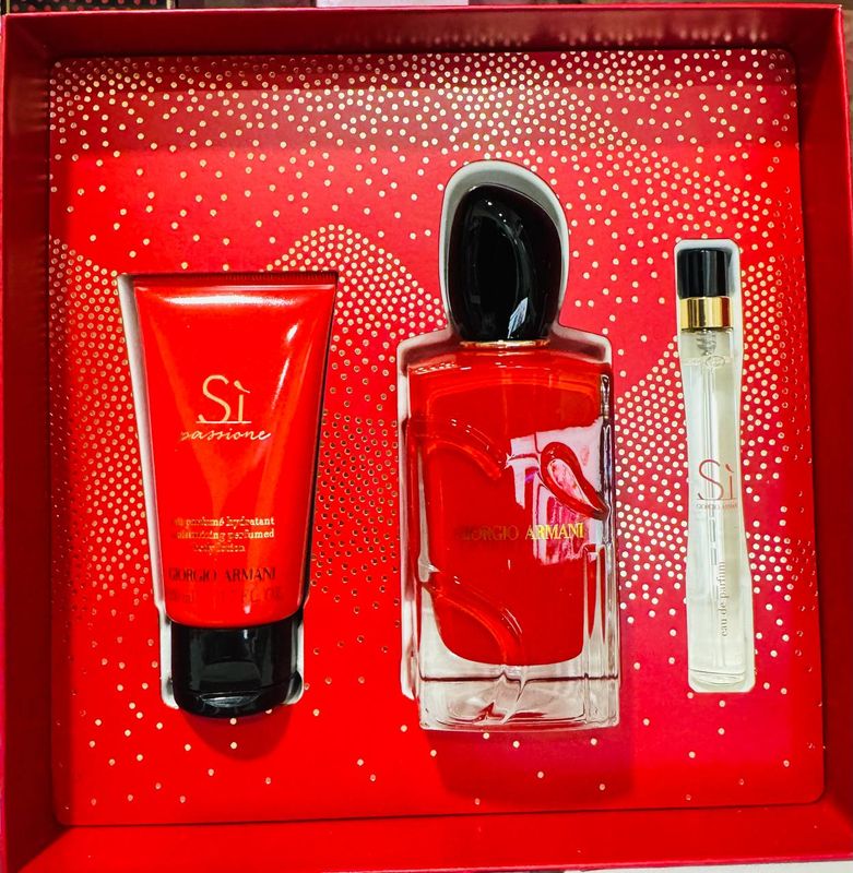 3.4-oz. Si Passione Eau de Parfum Spray 0.3-oz. Si Passione Eau de Parfum 1.7-oz. Si Passione Body Lotion