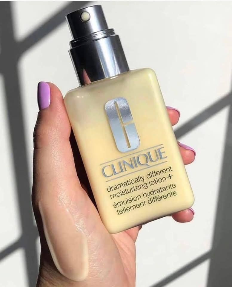 Clinique Loción Facial Hidratante Dramatically Different+, 4.2 oz.