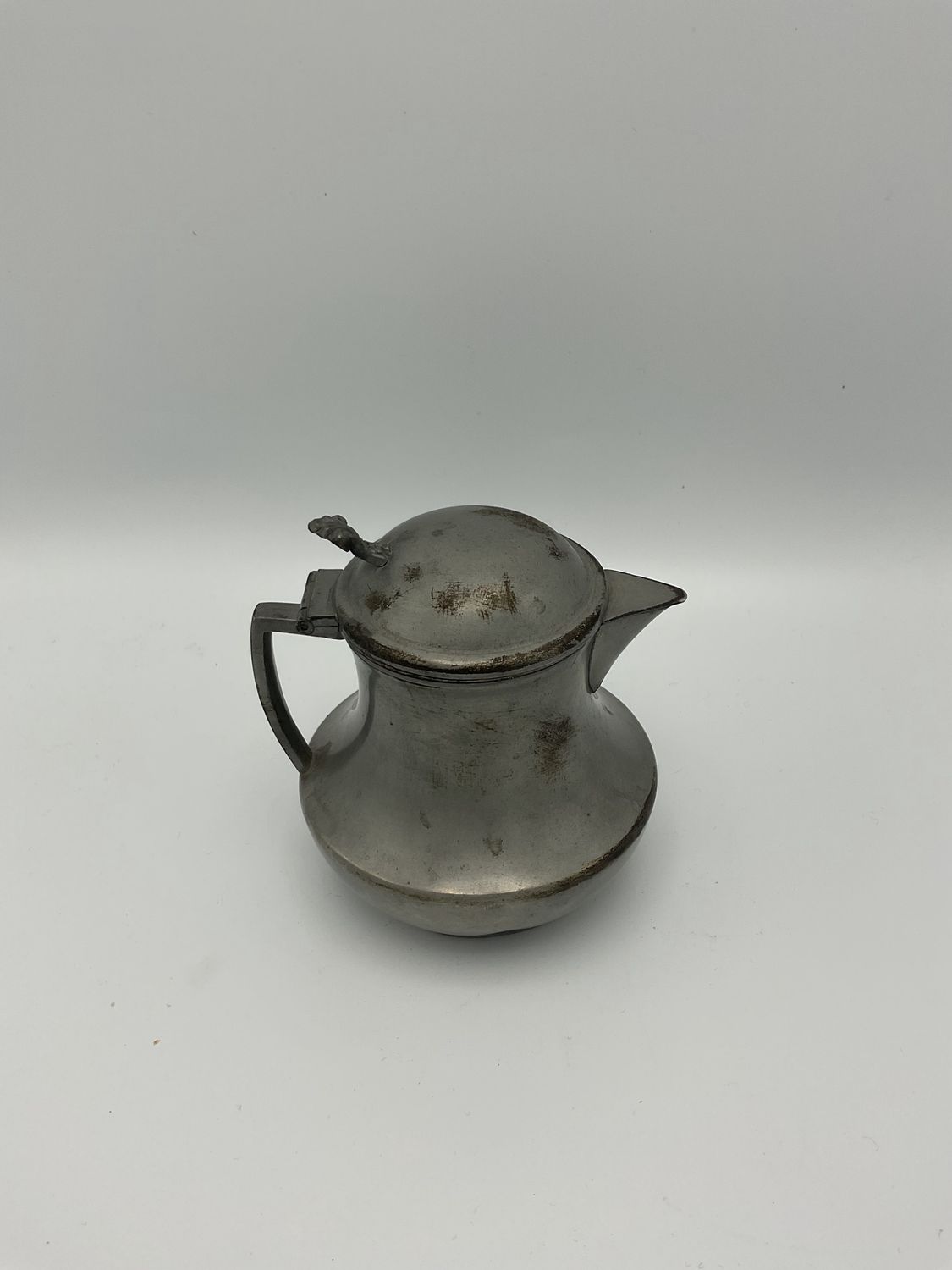 Lidded pewter creamer 4in