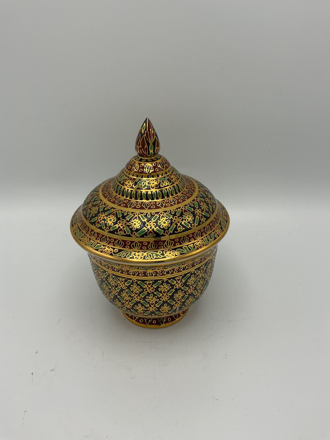 Benjarong vintage thai jar with lid, crosshatch flowers 6in