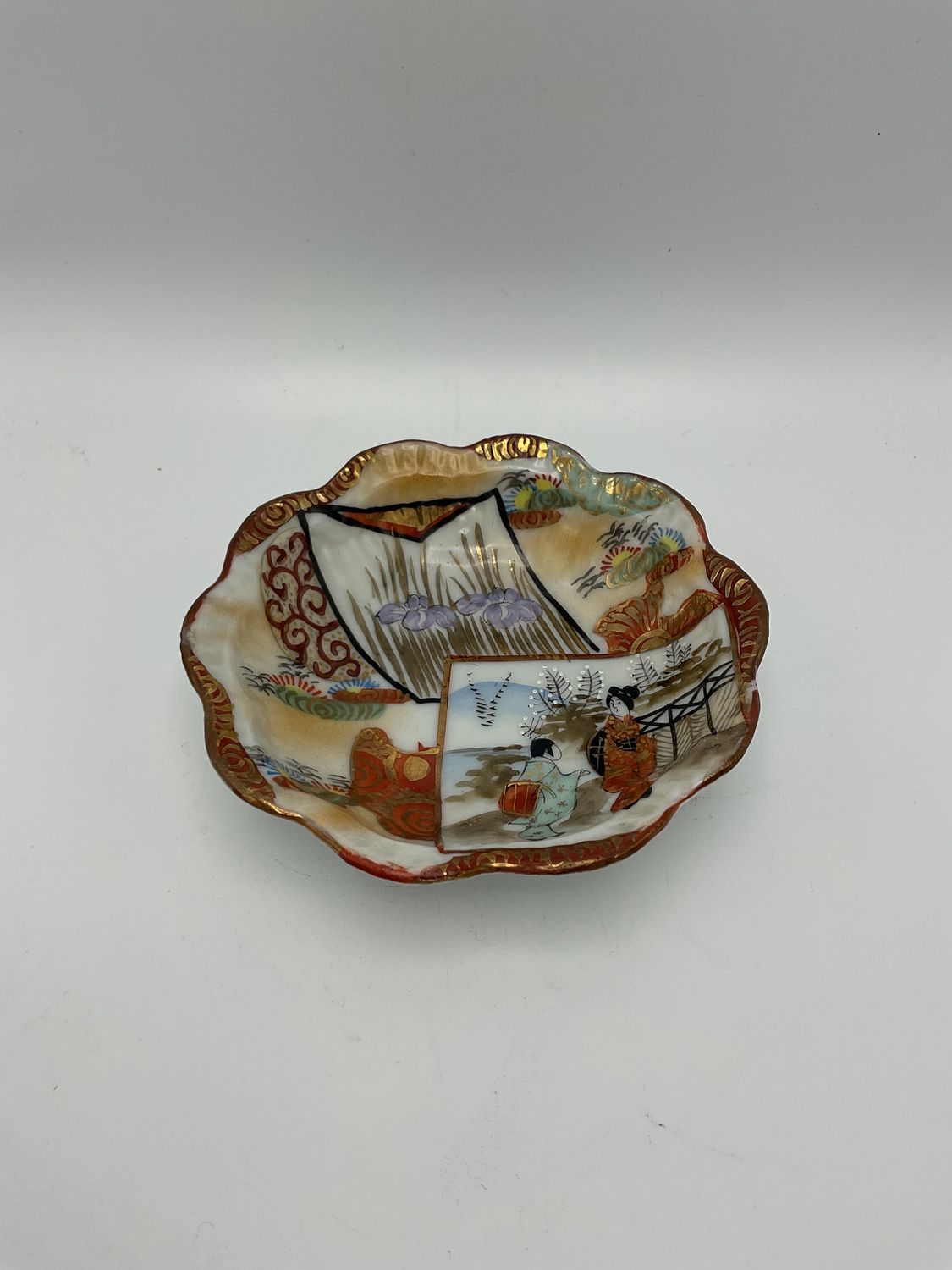 Nippon geisha scalloped dish, set 6