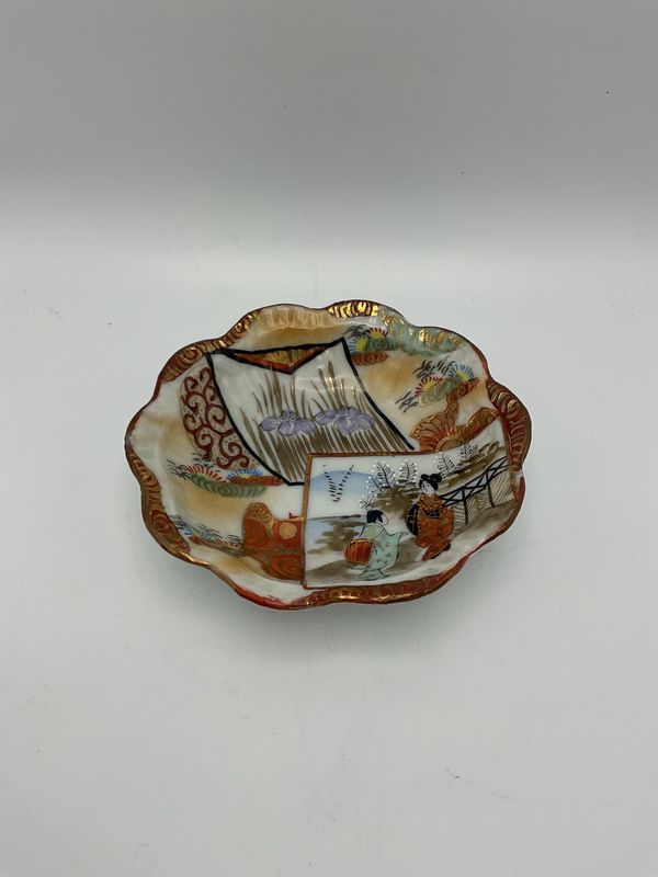 Nippon geisha scalloped dish, set 6