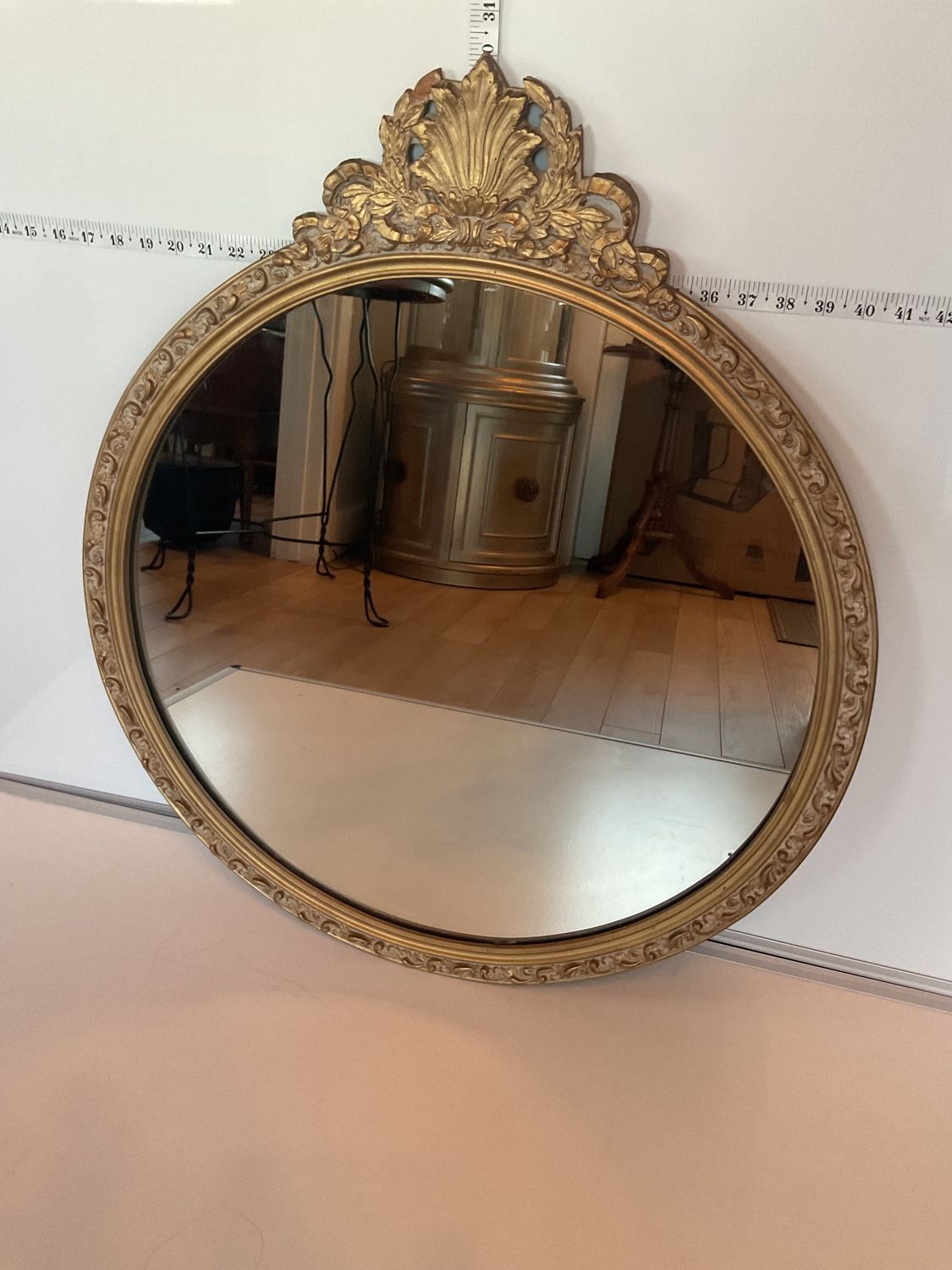 Leaf wall mirror, ornate gold round